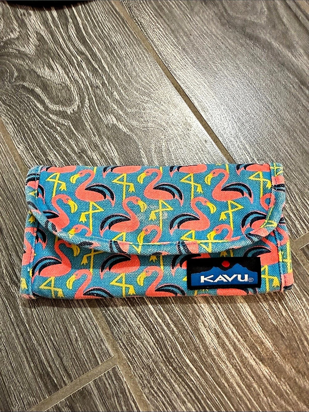 KAVU Mondo Spender Tri-Fold Wallet in the Flamingo print